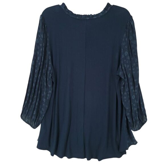 Lane Bryant Navy Floral Lightweight Blouse 14/16 - Picture 2 of 13